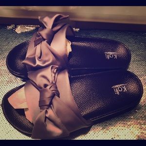 🎀 Adorable Gray Satin Ribbon Slides 🎀